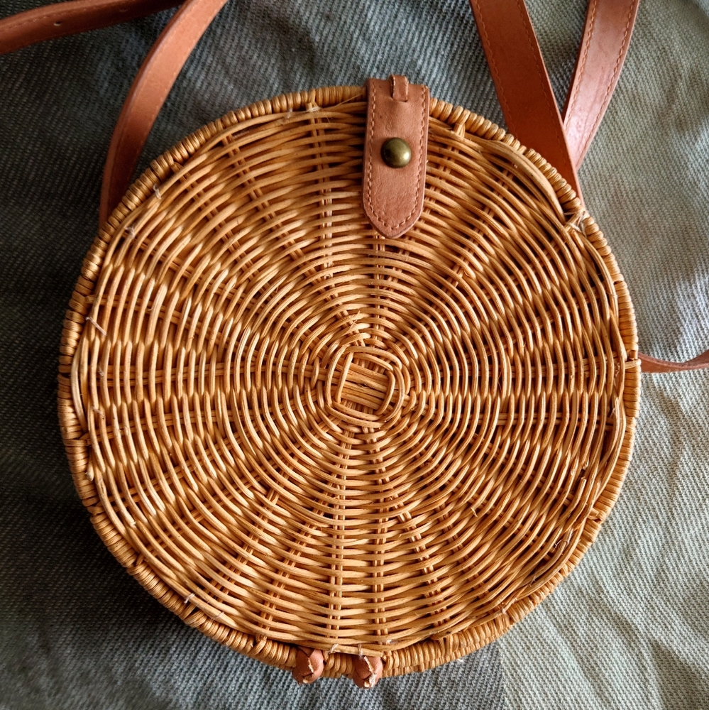 Straw rattan circle crossbody bag Universal Thread